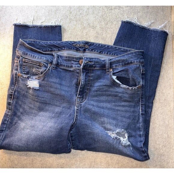 Maurices Size 14W Cropped Jeans Med Wash Holes - Picture 7 of 10
